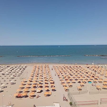 Hotel Salsedine " 5 Mt From The Beach ! " Римини Экстерьер фото