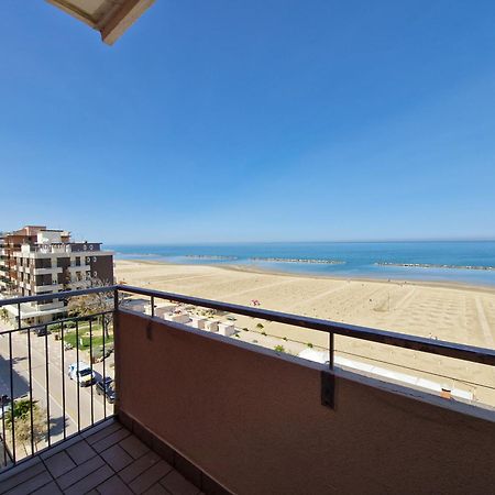 Hotel Salsedine " 5 Mt From The Beach ! " Римини Экстерьер фото