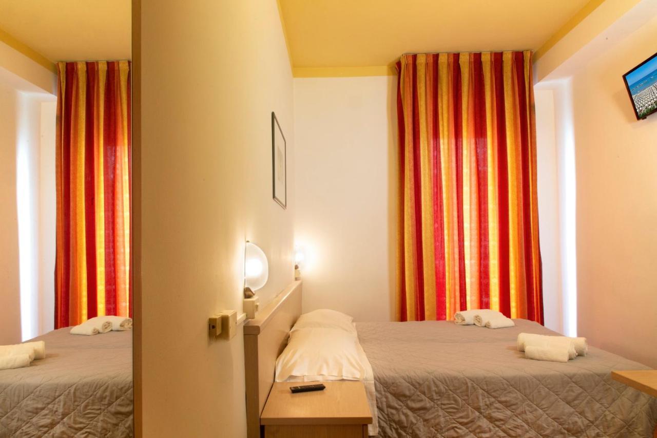 Hotel Salsedine " 5 Mt From The Beach ! " Римини Экстерьер фото