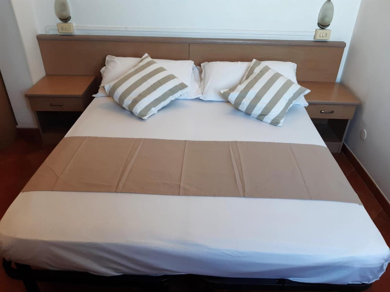Hotel Salsedine " 5 Mt From The Beach ! " Римини Экстерьер фото