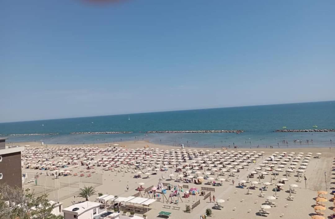 Hotel Salsedine " 5 Mt From The Beach ! " Римини Экстерьер фото