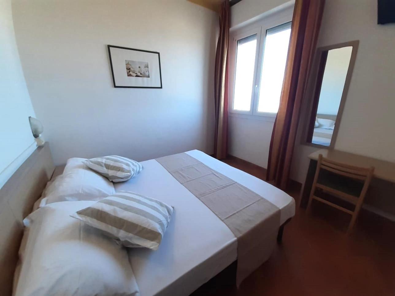 Hotel Salsedine " 5 Mt From The Beach ! " Римини Экстерьер фото