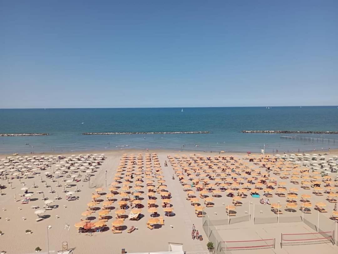 Hotel Salsedine " 5 Mt From The Beach ! " Римини Экстерьер фото