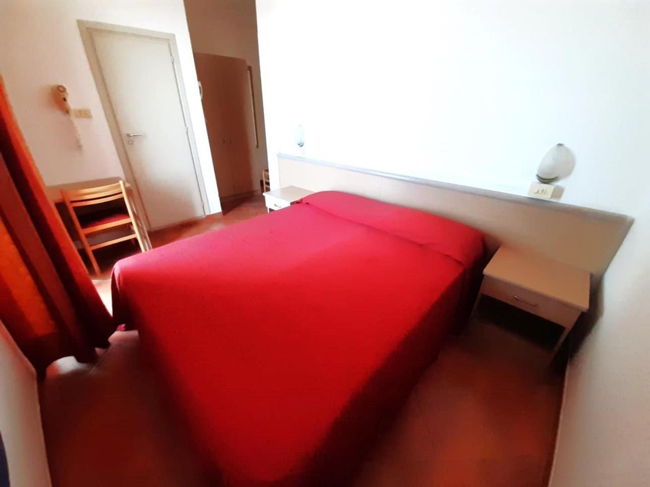 Hotel Salsedine " 5 Mt From The Beach ! " Римини Экстерьер фото