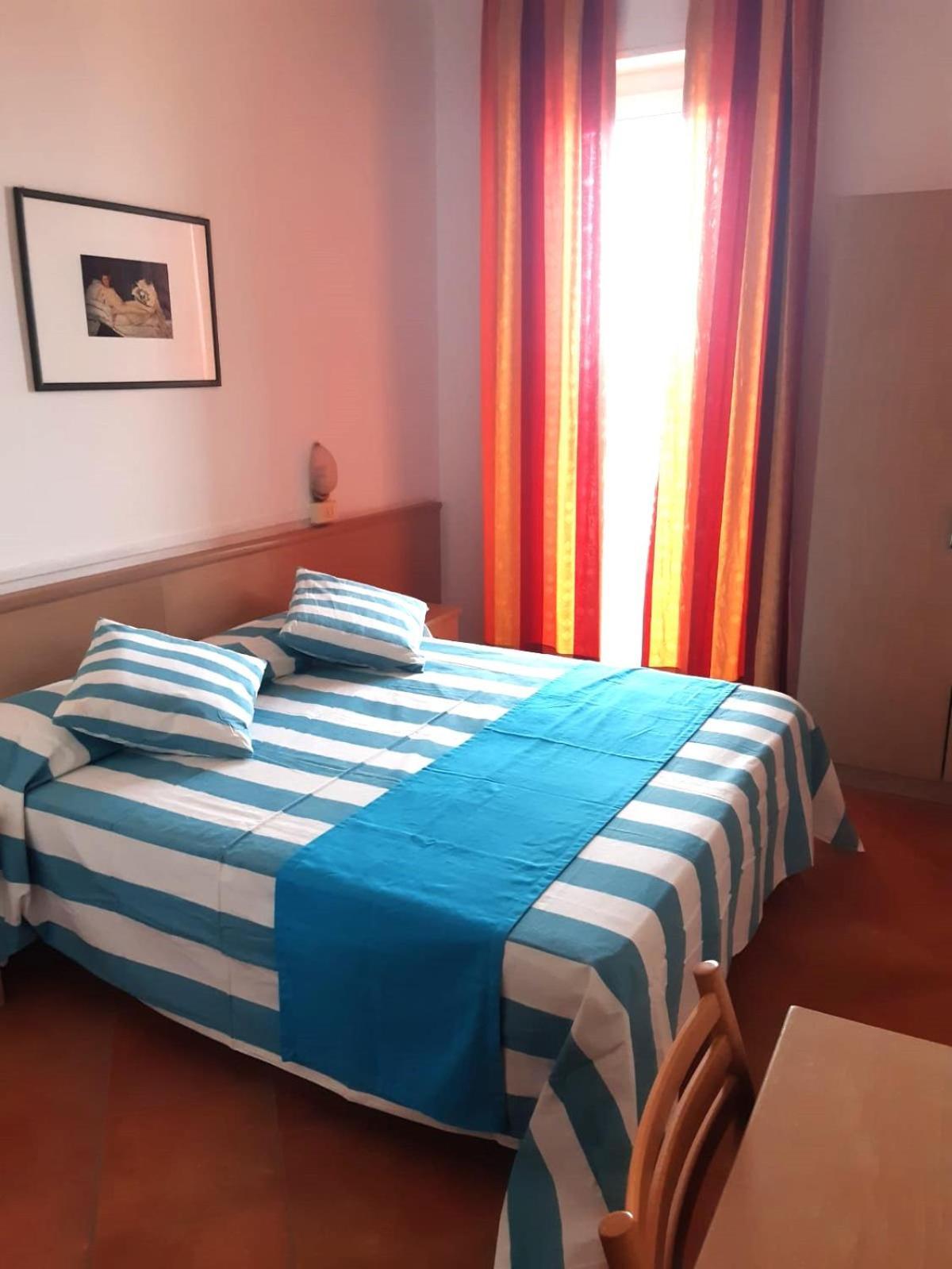 Hotel Salsedine " 5 Mt From The Beach ! " Римини Экстерьер фото