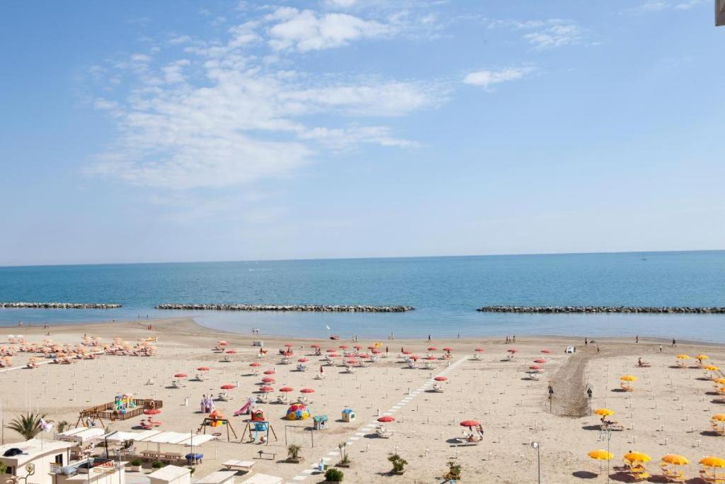 Hotel Salsedine " 5 Mt From The Beach ! " Римини Экстерьер фото
