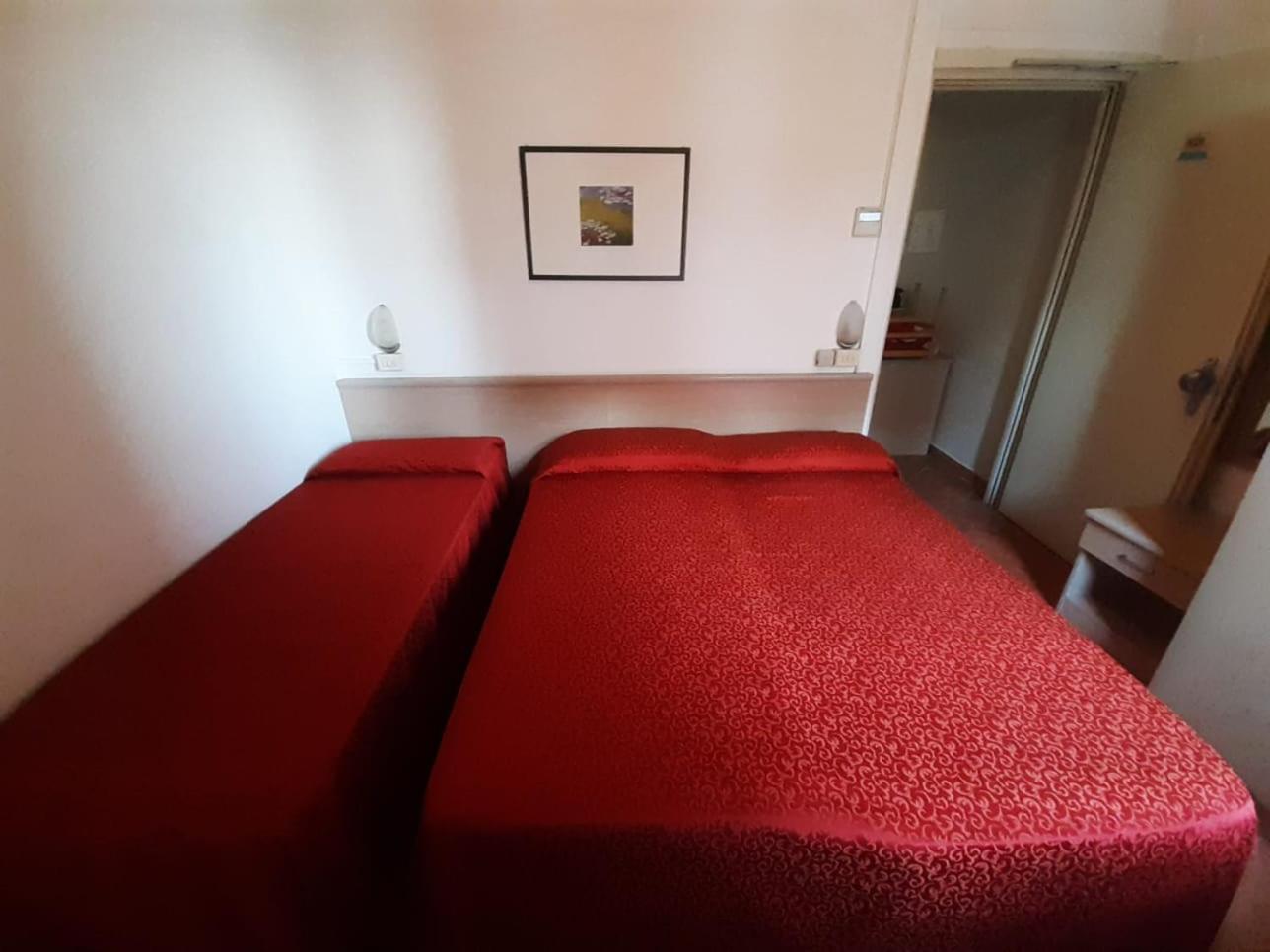 Hotel Salsedine " 5 Mt From The Beach ! " Римини Экстерьер фото