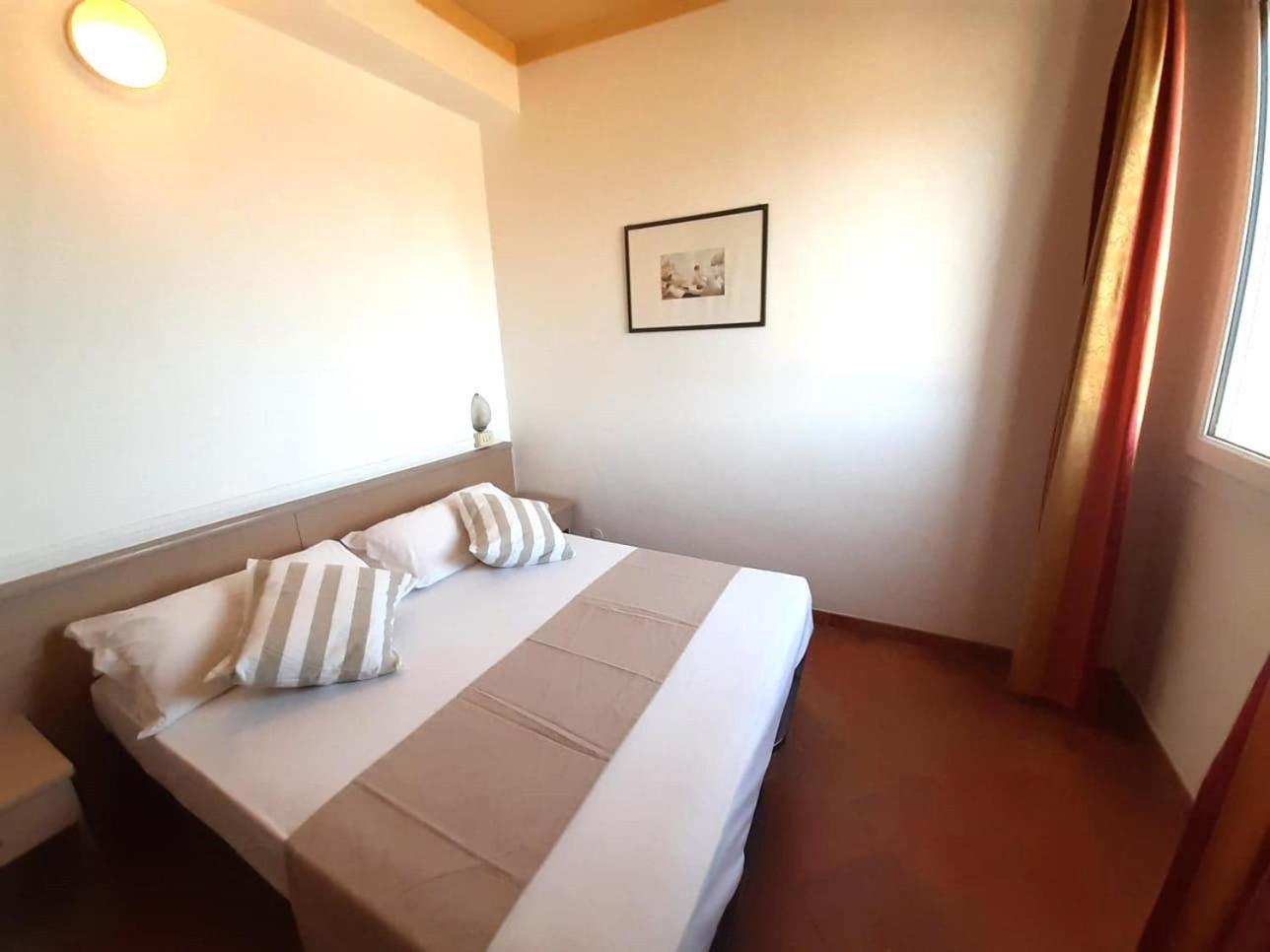 Hotel Salsedine " 5 Mt From The Beach ! " Римини Экстерьер фото