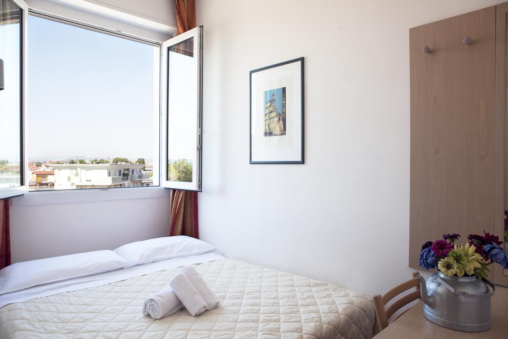 Hotel Salsedine " 5 Mt From The Beach ! " Римини Экстерьер фото