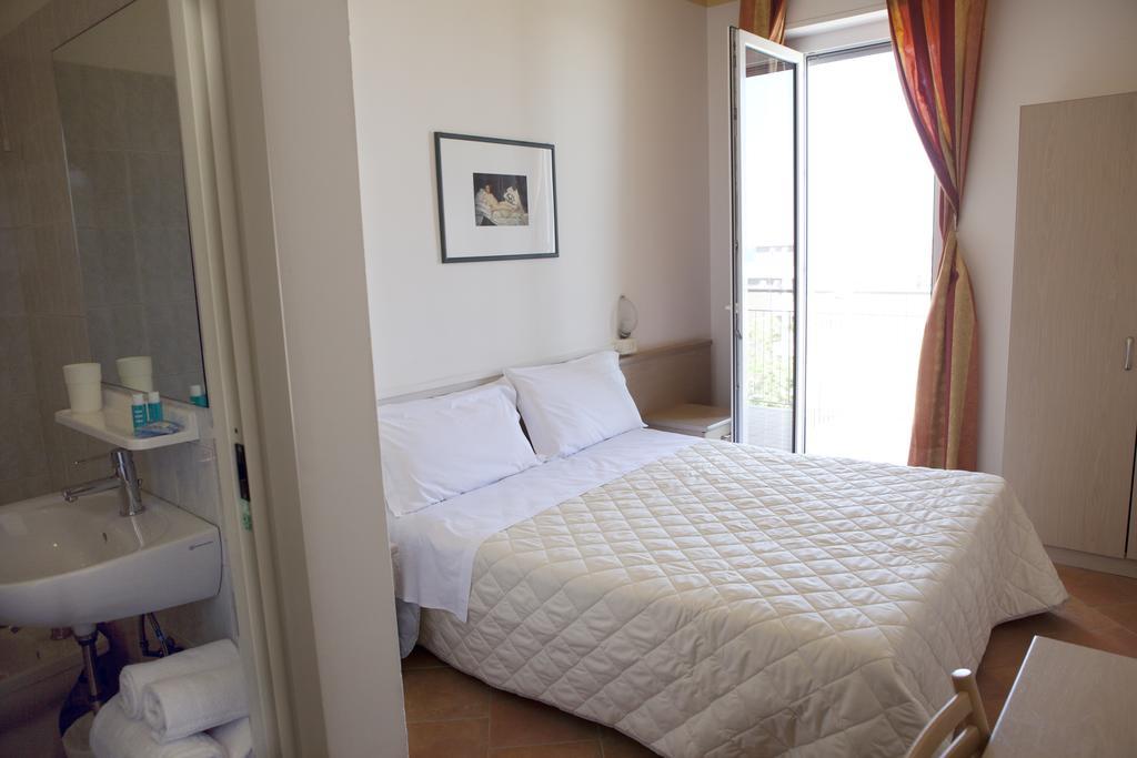 Hotel Salsedine " 5 Mt From The Beach ! " Римини Экстерьер фото