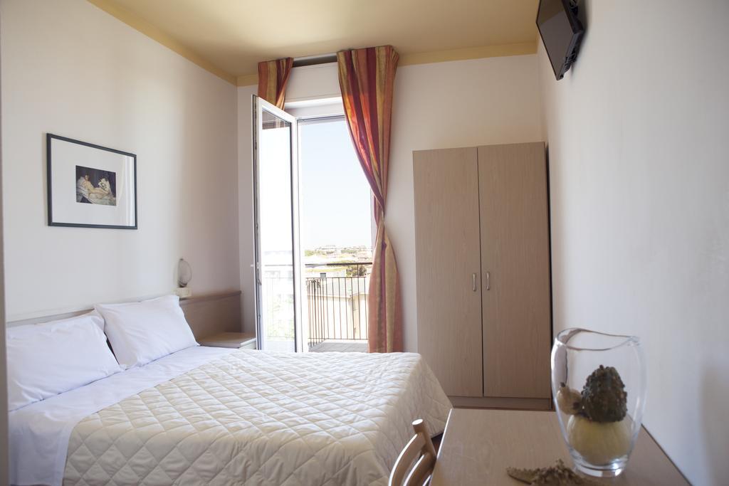 Hotel Salsedine " 5 Mt From The Beach ! " Римини Экстерьер фото