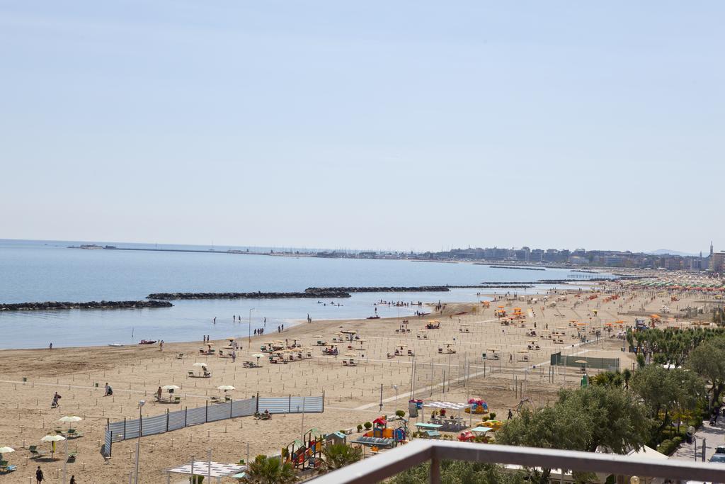 Hotel Salsedine " 5 Mt From The Beach ! " Римини Экстерьер фото